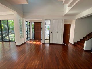 ให้เช่า 4 ห้องนอน ทาวน์เฮ้าส์ ใน วัฒนา, กรุงเทพฯ