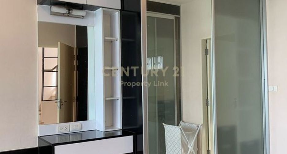 For sale 3 bedrooms townhouse in Wang Thonglang, Bangkok