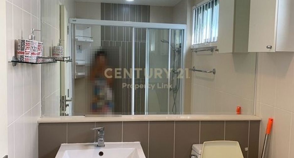 For sale 3 bedrooms townhouse in Wang Thonglang, Bangkok