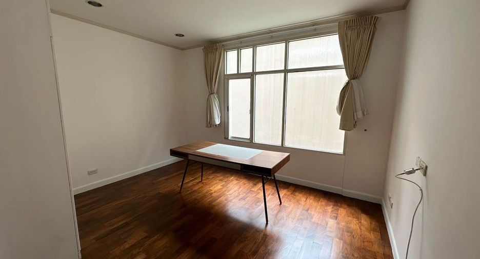 Condo en alquiler de 3 habitaciones en Sathon, Bangkok