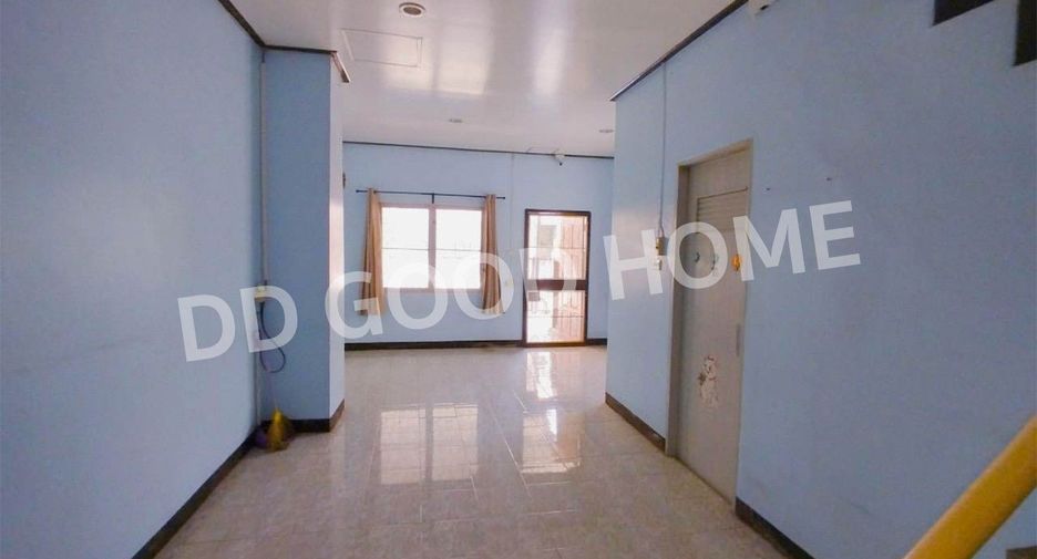 For sale 3 bedrooms townhouse in Lat Lum Kaeo, Pathum Thani