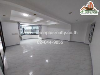 For sale 5 bedrooms townhouse in Nong Khaem, Bangkok