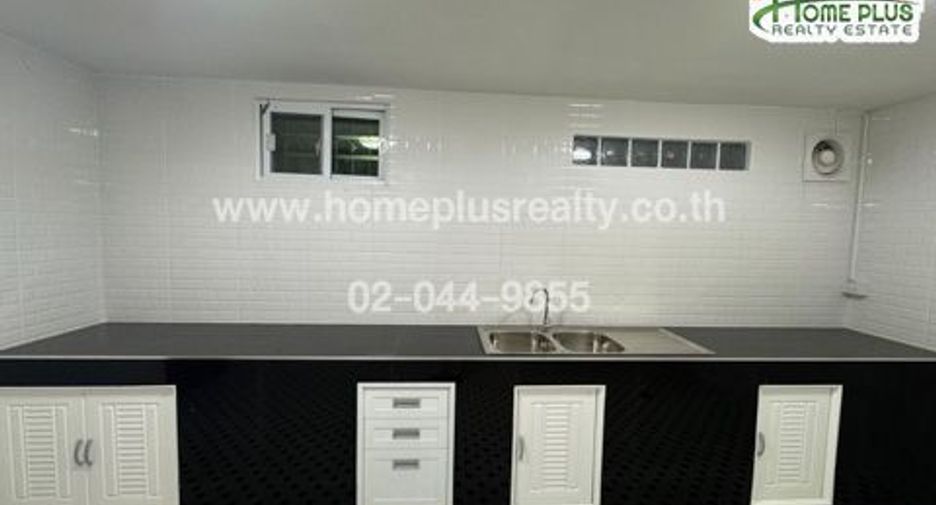 For sale 5 ベッドルーム townhouse in Nong Khaem, Bangkok