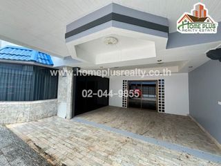 For sale 5 bedrooms townhouse in Nong Khaem, Bangkok