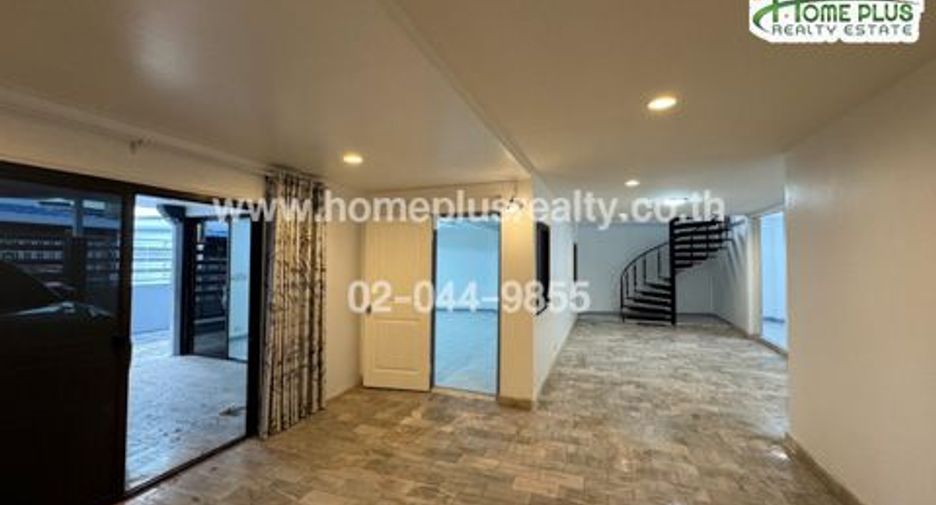 For sale 5 ベッドルーム townhouse in Nong Khaem, Bangkok