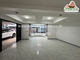 For sale 5 bedrooms townhouse in Nong Khaem, Bangkok