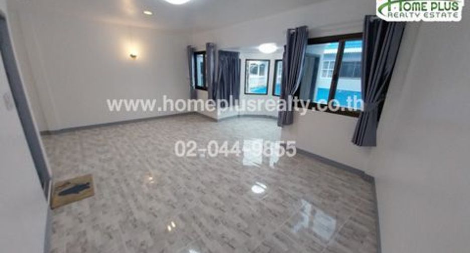 For sale 5 ベッドルーム townhouse in Nong Khaem, Bangkok