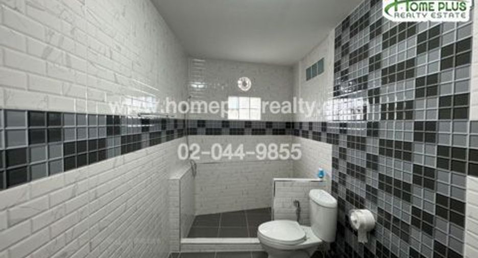 For sale 5 ベッドルーム townhouse in Nong Khaem, Bangkok