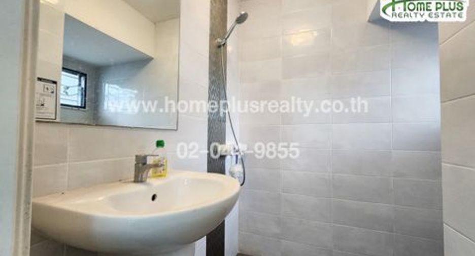 For sale 3 bedrooms townhouse in Thung Khru, Bangkok