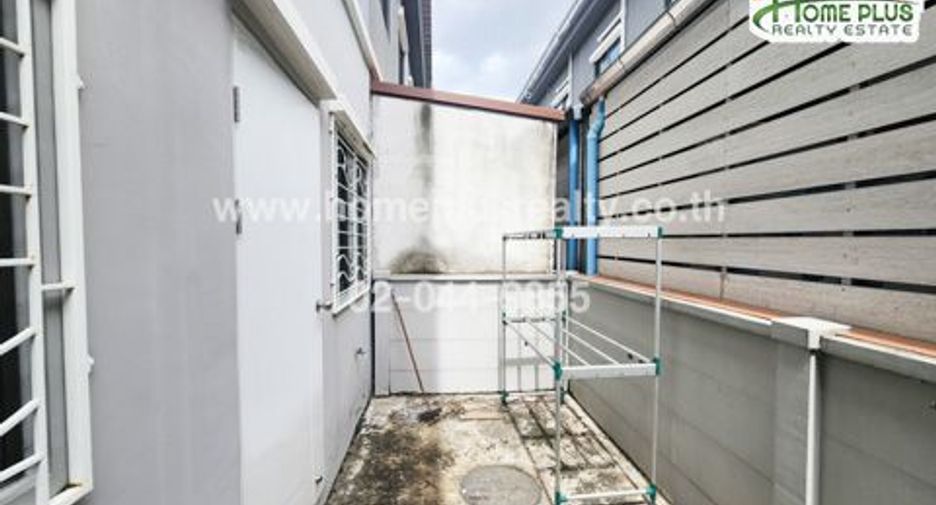 For sale 3 bedrooms townhouse in Thung Khru, Bangkok