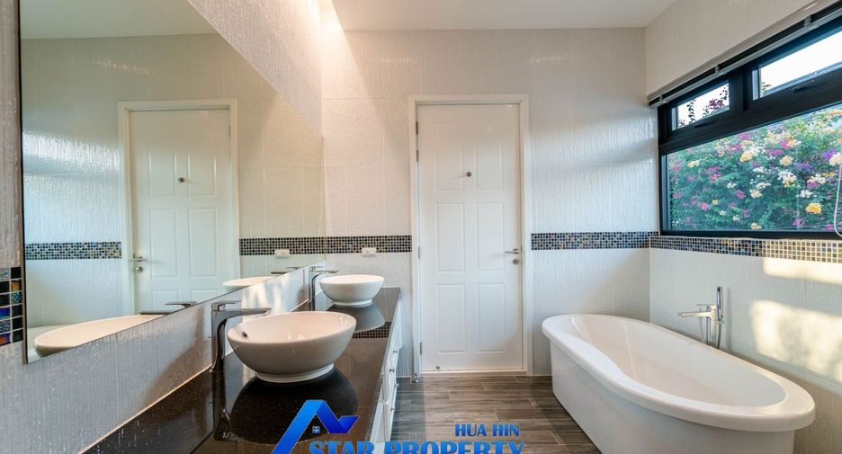 For sale 4 bedrooms house in Cha Am, Phetchaburi