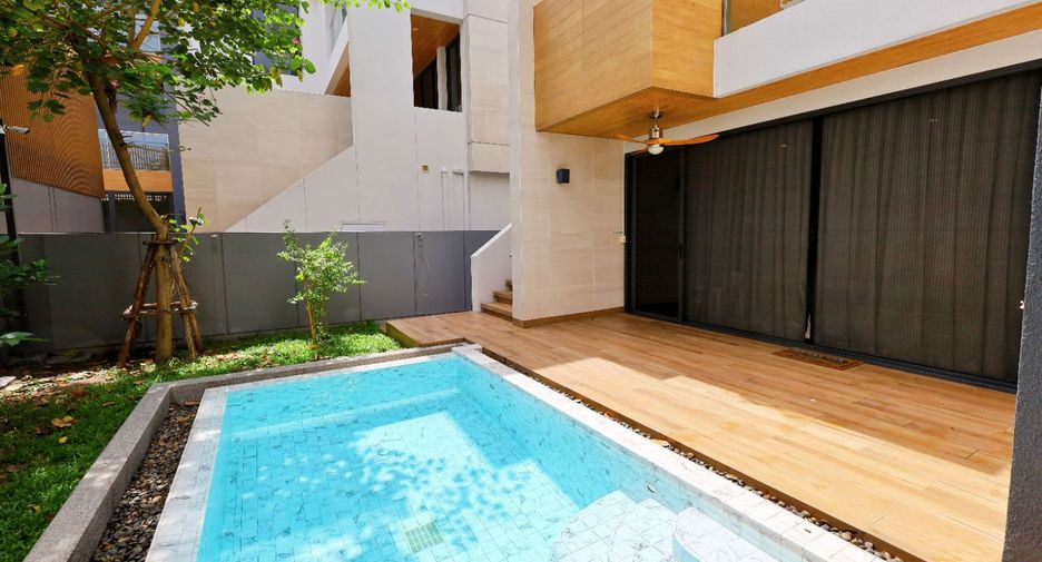 For sale 4 bedrooms house in Yan Nawa, Bangkok