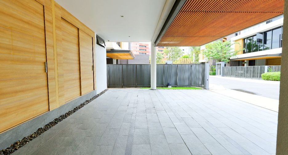 For sale 4 bedrooms house in Yan Nawa, Bangkok