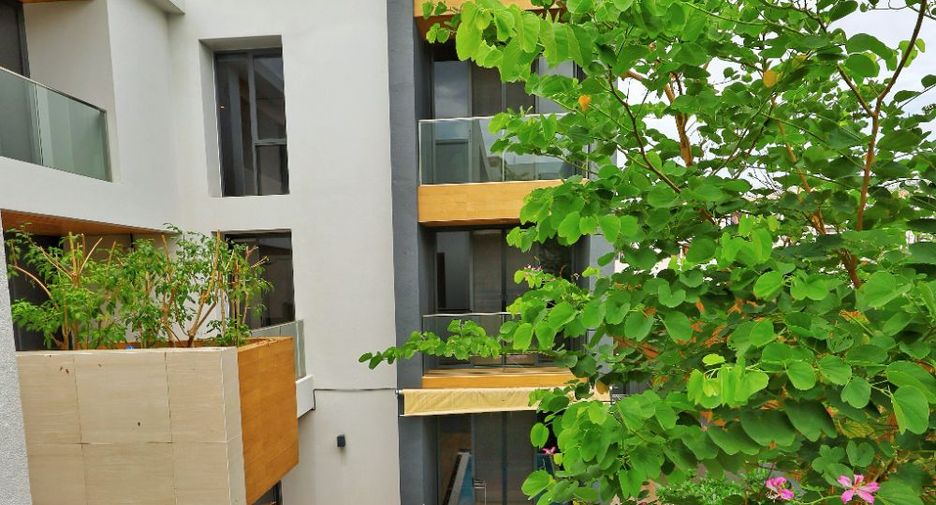 For sale 4 bedrooms house in Yan Nawa, Bangkok