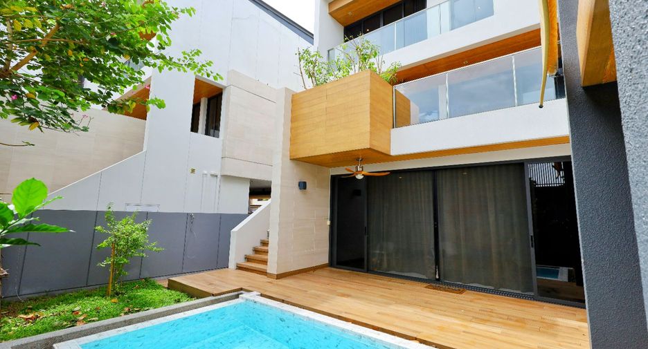 For sale 4 bedrooms house in Yan Nawa, Bangkok