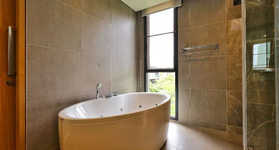 For sale 4 bedrooms house in Yan Nawa, Bangkok
