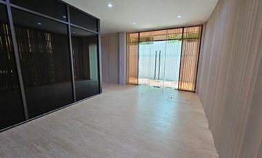 For rent そして for sale 7 Beds house in Yan Nawa, Bangkok