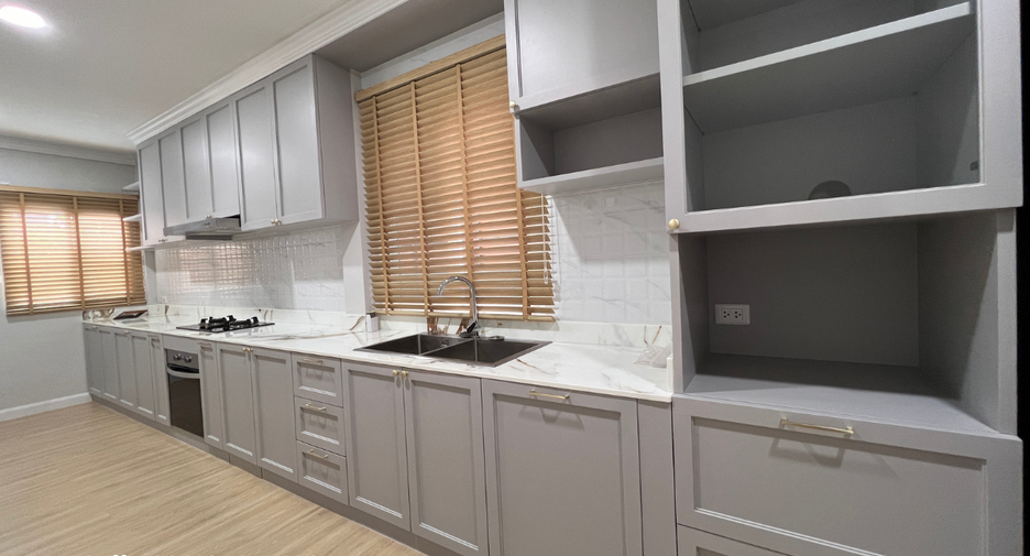 For sale 5 ベッドルーム house in Bang Bon, Bangkok