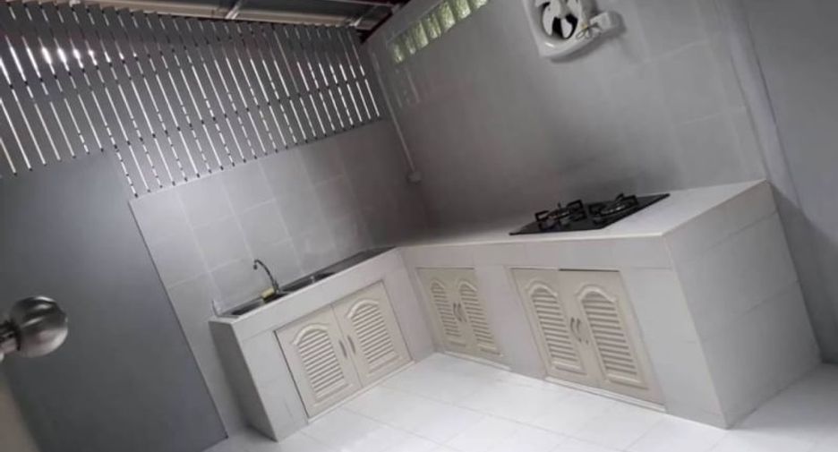 For rent and for sale 4 bed house in San Kamphaeng, Chiang Mai