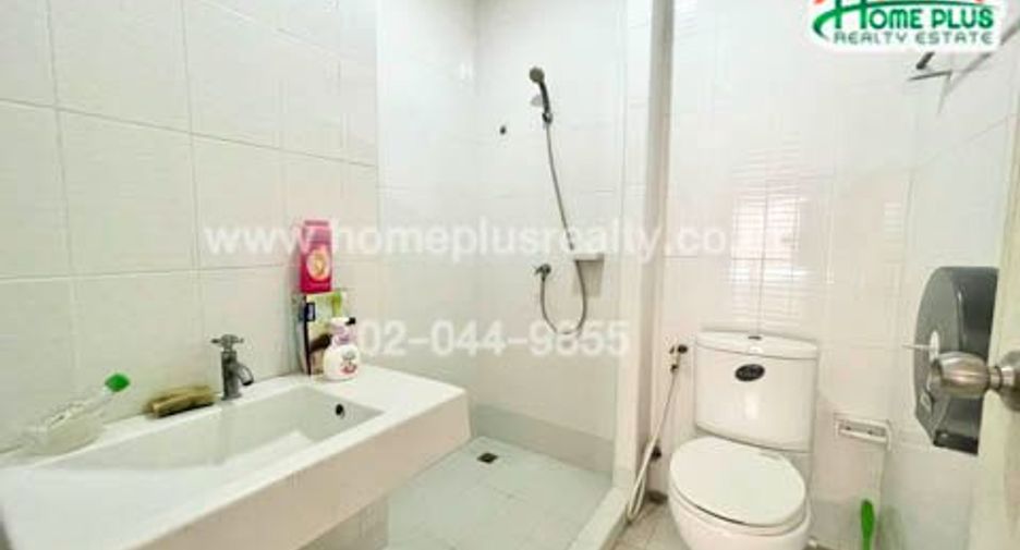 For sale 3 bedrooms townhouse in Min Buri, Bangkok