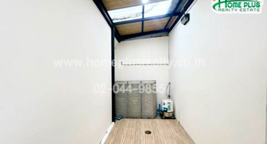 For sale 3 bedrooms townhouse in Min Buri, Bangkok