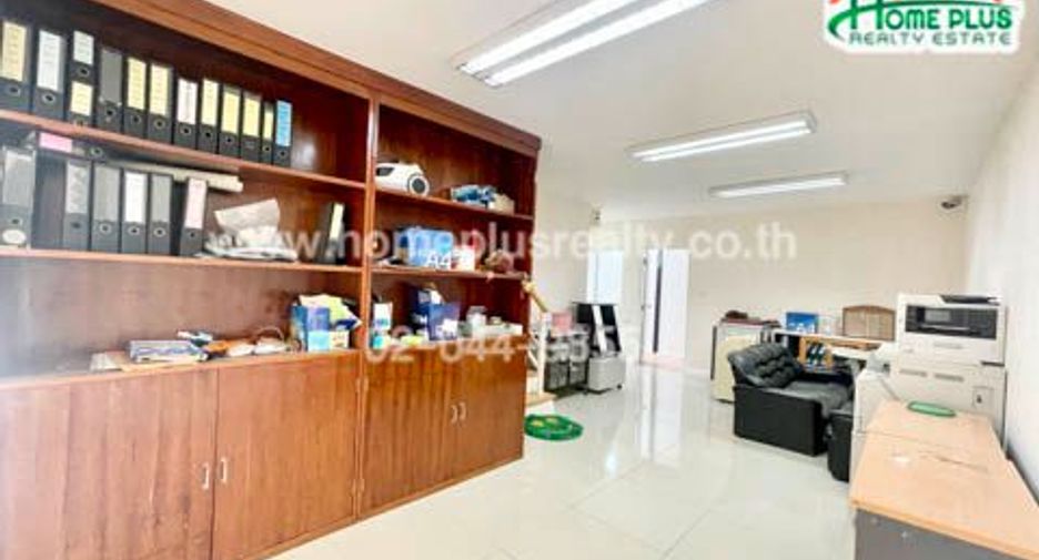 For sale 3 bedrooms townhouse in Min Buri, Bangkok