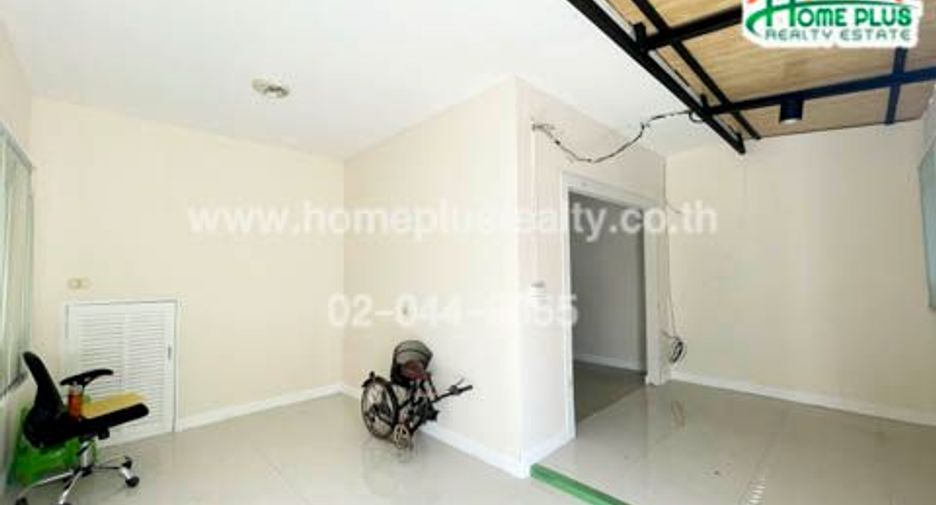 For sale 3 bedrooms townhouse in Min Buri, Bangkok