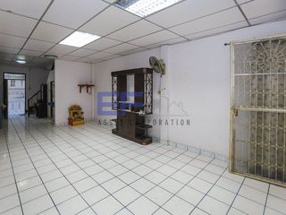 À louer et à vendre 2 chambres maison de ville à Huai Khwang, Bangkok