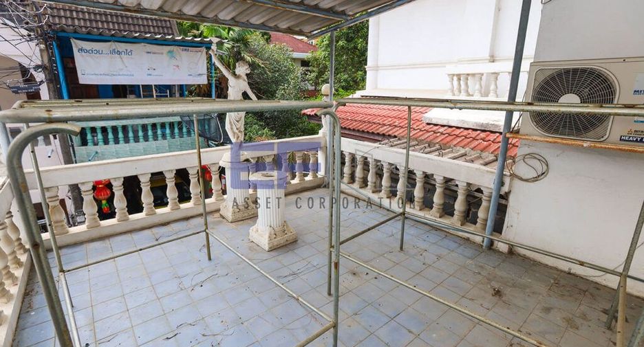 À louer et à vendre 2 chambres maison de ville à Huai Khwang, Bangkok