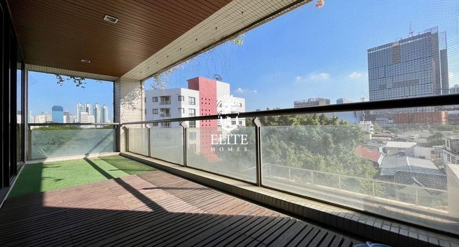 For rent 3 ベッドルーム condo in Pathum Wan, Bangkok
