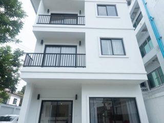 Haus zur Miete mit 3 Zimmer in Watthana, Bangkok
