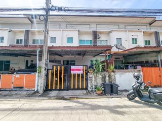 For sale 3 bed townhouse in Ban Bueng, Chonburi
