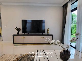 For rent and for sale 5 bed house in Saphan Sung, Bangkok