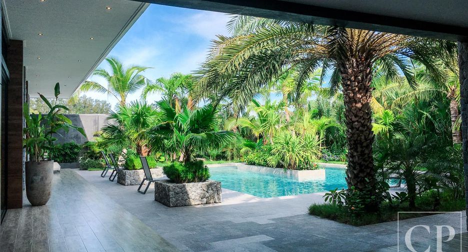 For sale 4 bedrooms villa in Mueang Phuket, Phuket
