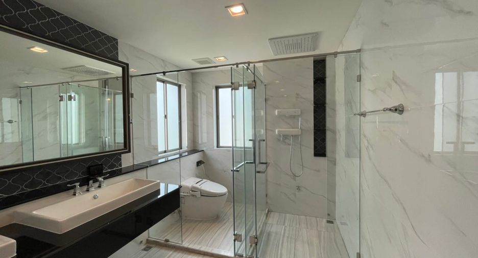 Haus zur Miete und zum Kauf mit 4 Zimmer in Lat Krabang, Bangkok