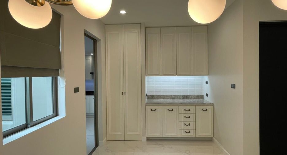 Haus zur Miete und zum Kauf mit 4 Zimmer in Lat Krabang, Bangkok