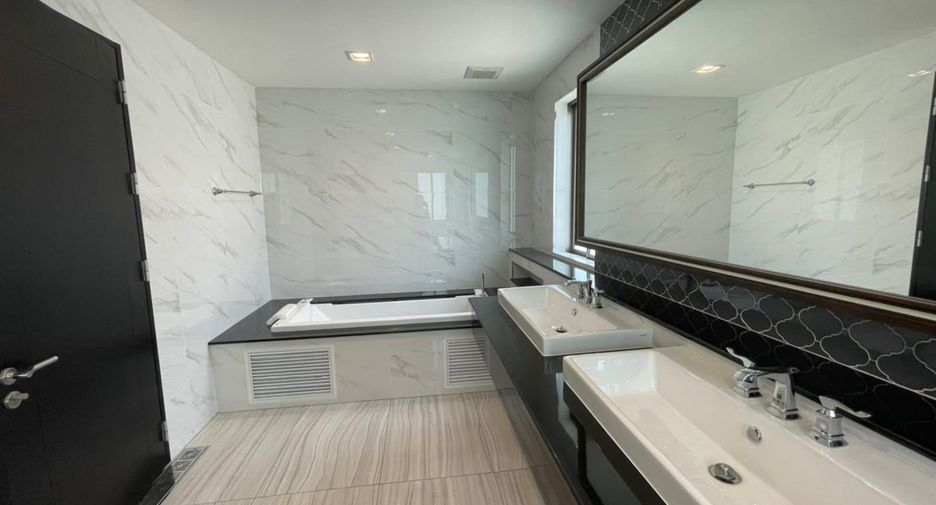 Haus zur Miete und zum Kauf mit 4 Zimmer in Lat Krabang, Bangkok