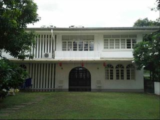 Haus zum Kauf mit 6 Zimmer in Watthana, Bangkok
