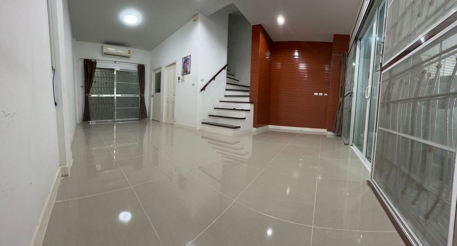 For rent 3 Beds townhouse in Lak Si, Bangkok