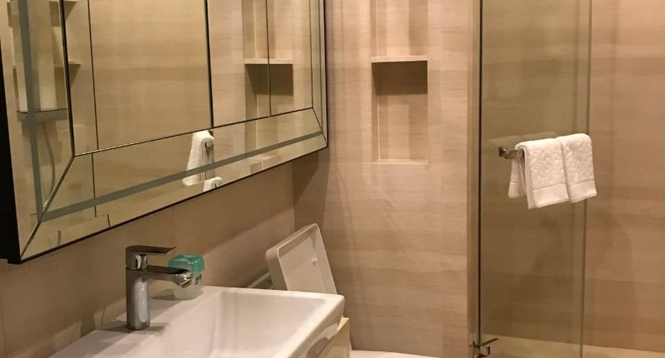 For sale 1 bed condo in Khlong Toei, Bangkok