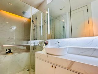 À louer 2 chambres condo à Pathum Wan, Bangkok