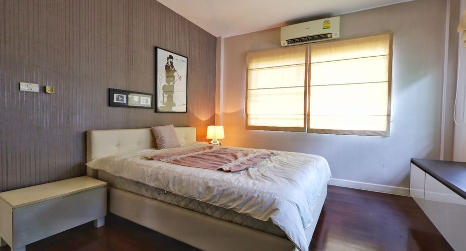 For sale 4 bedrooms house in Pak Kret, Nonthaburi