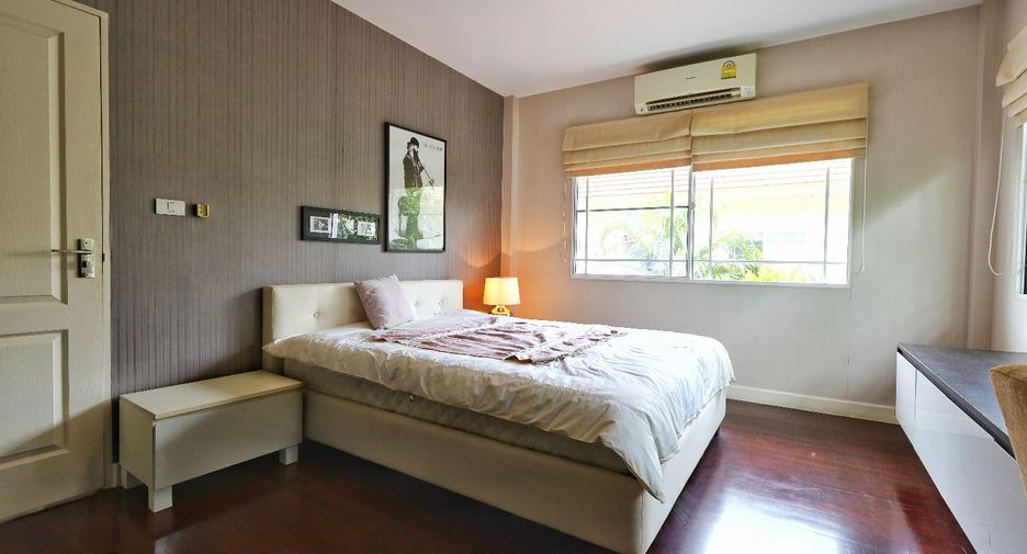 For sale 4 bedrooms house in Pak Kret, Nonthaburi