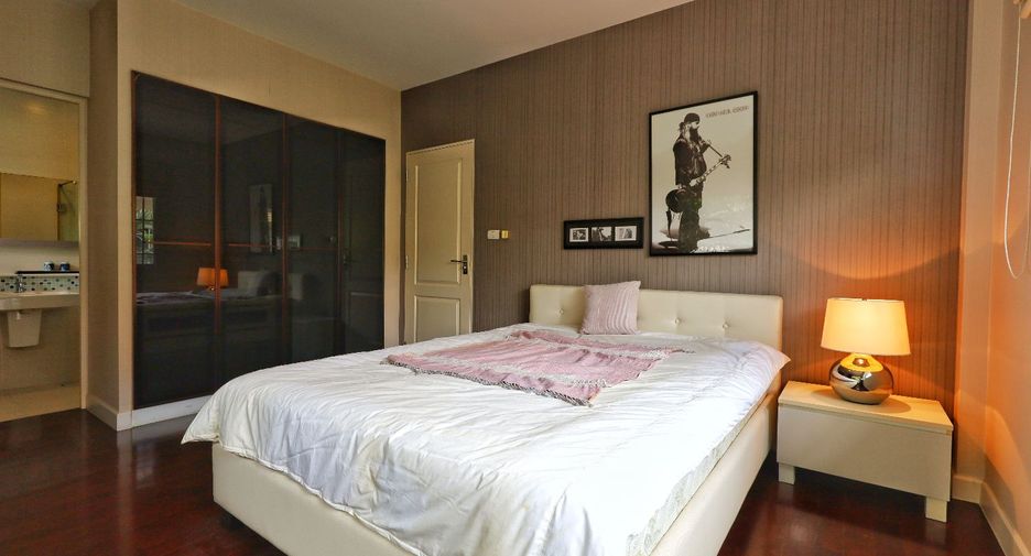 For sale 4 bedrooms house in Pak Kret, Nonthaburi