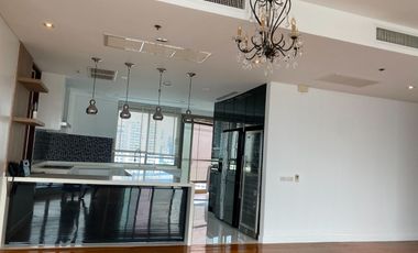 For rent 4 bedrooms condo in Khlong Toei, Bangkok