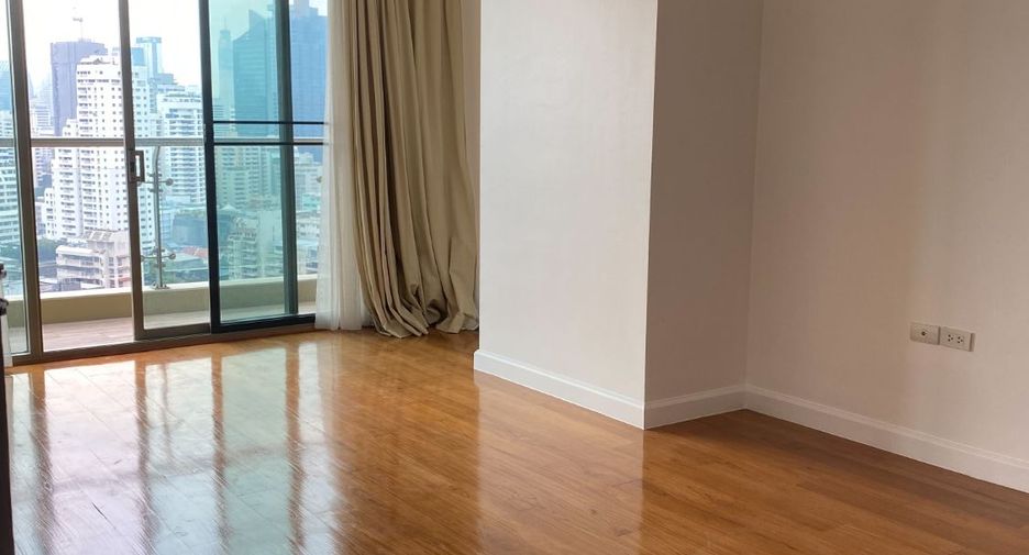 For rent 4 bedrooms condo in Khlong Toei, Bangkok