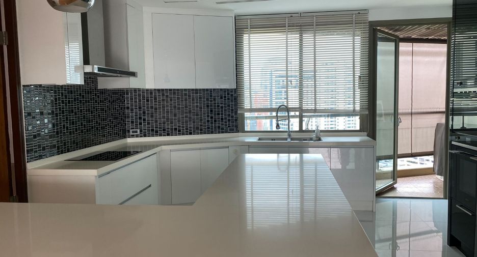 For rent 4 bedrooms condo in Khlong Toei, Bangkok