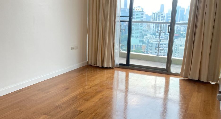 For rent 4 bedrooms condo in Khlong Toei, Bangkok