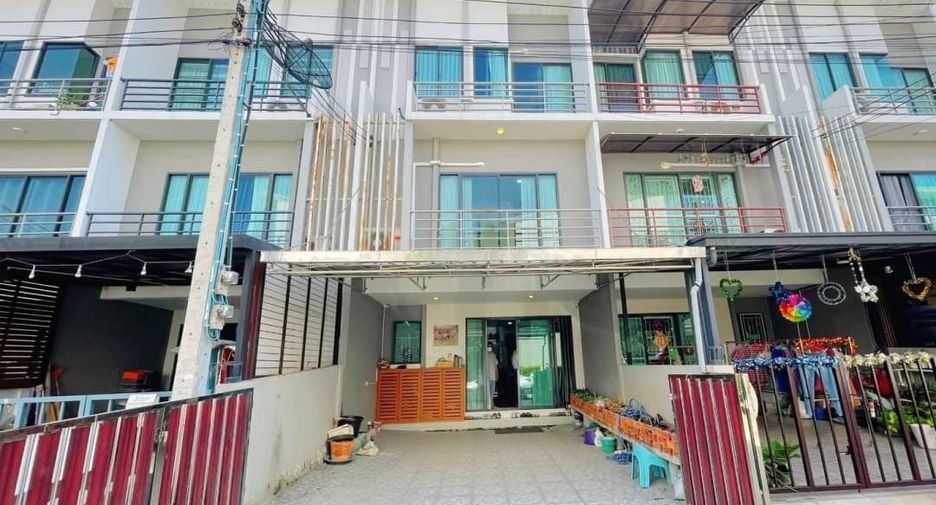 For sale 4 bed townhouse in Bang Khae, Bangkok