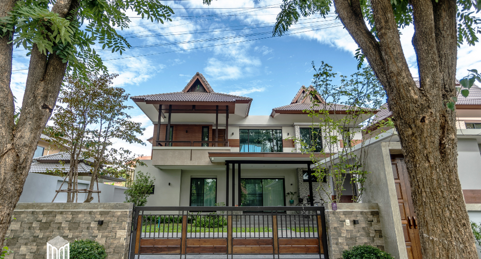For sale 4 bed villa in Mueang Chiang Mai, Chiang Mai